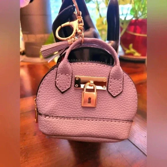 Miniature handbag charms You get one - Picture 9 of 15
